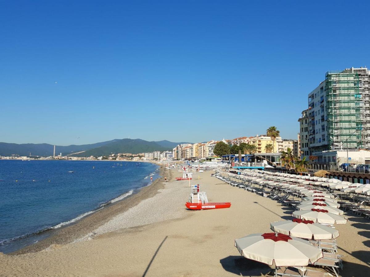 La Casa Del Mare Apartment Савона Екстериор снимка