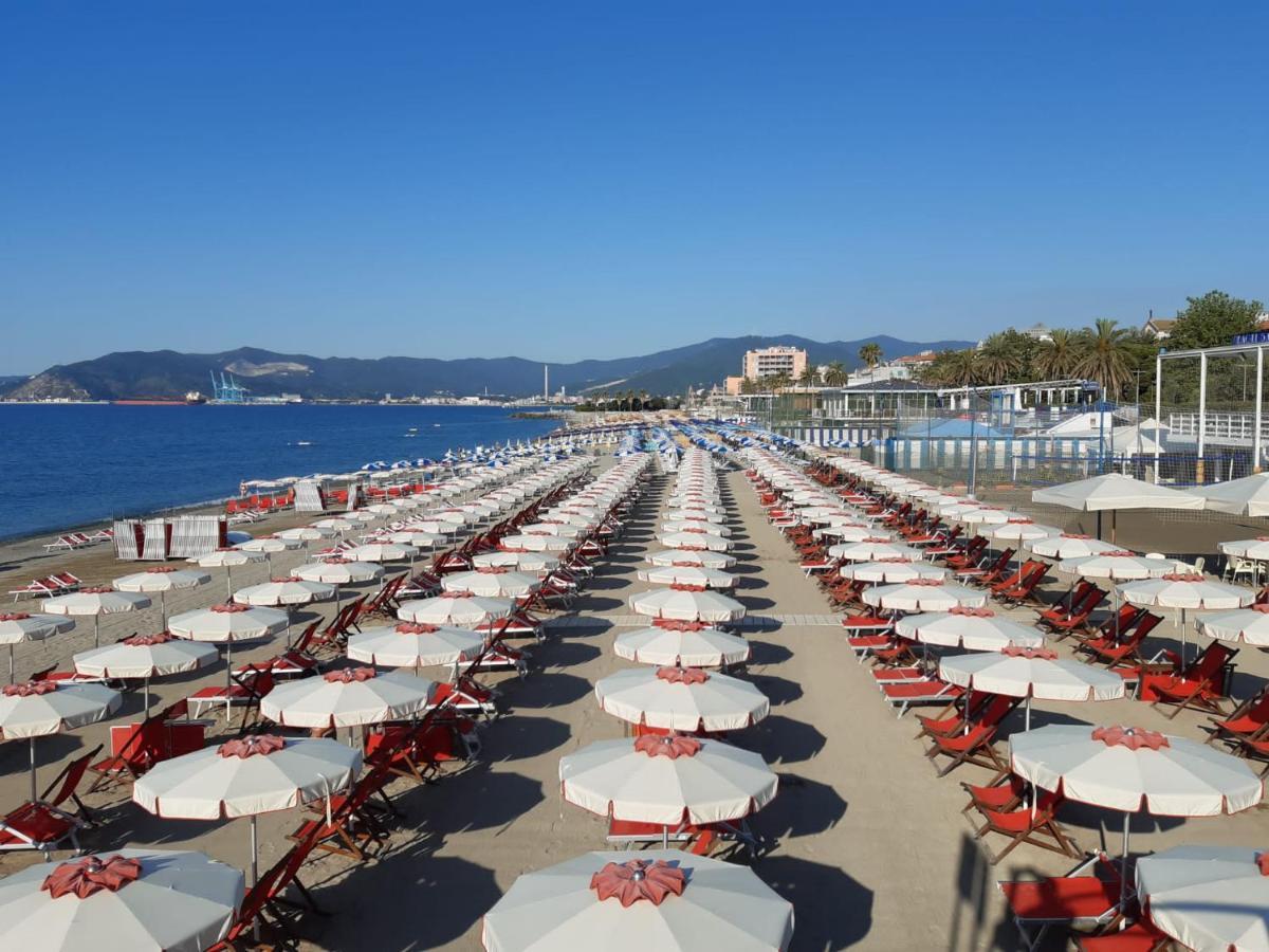 La Casa Del Mare Apartment Савона Екстериор снимка