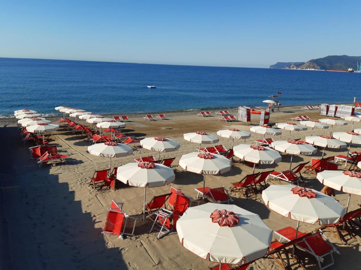 La Casa Del Mare Apartment Савона Екстериор снимка
