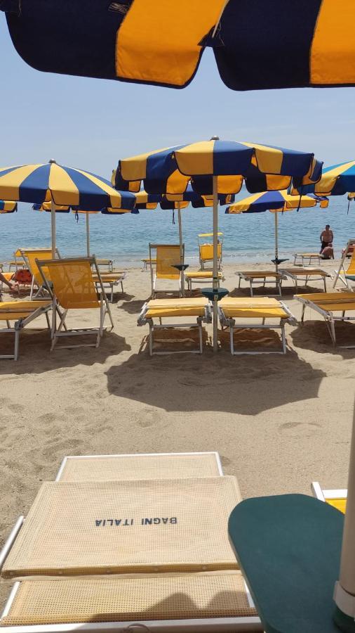 La Casa Del Mare Apartment Савона Екстериор снимка